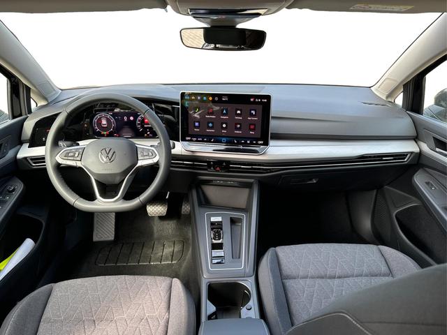 Volkswagen / Golf / Schwarz / / / KAMERA+ACC+LED+SHZ+KLIMA+KESSY