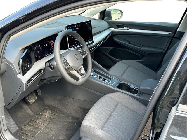 Volkswagen / Golf / Schwarz / / / KAMERA+ACC+LED+SHZ+KLIMA+KESSY