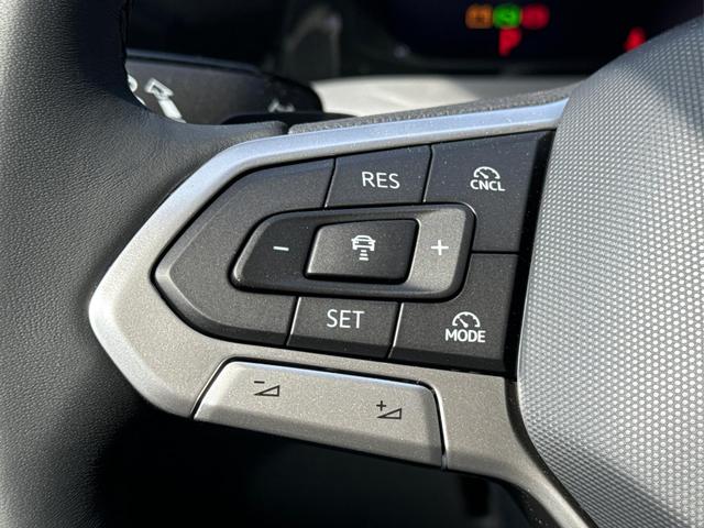 Volkswagen / Golf / Schwarz / / / KAMERA+ACC+LED+SHZ+KLIMA+KESSY