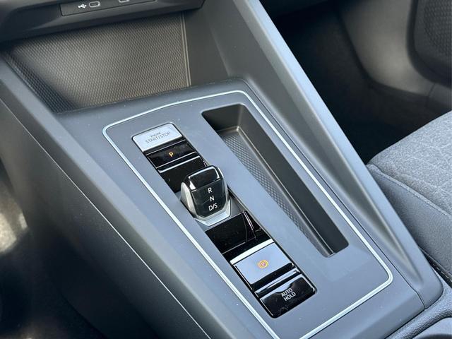Volkswagen / Golf / Schwarz / / / KAMERA+ACC+LED+SHZ+KLIMA+KESSY