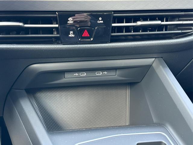 Volkswagen / Golf / Schwarz / / / KAMERA+ACC+LED+SHZ+KLIMA+KESSY