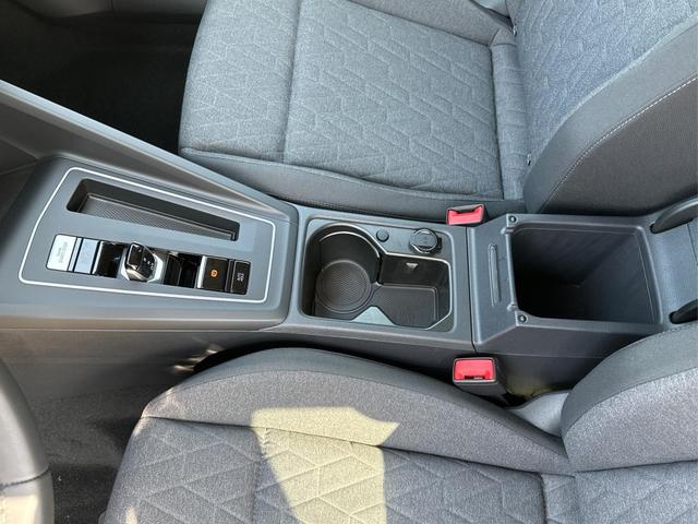 Volkswagen / Golf / Schwarz / / / KAMERA+ACC+LED+SHZ+KLIMA+KESSY