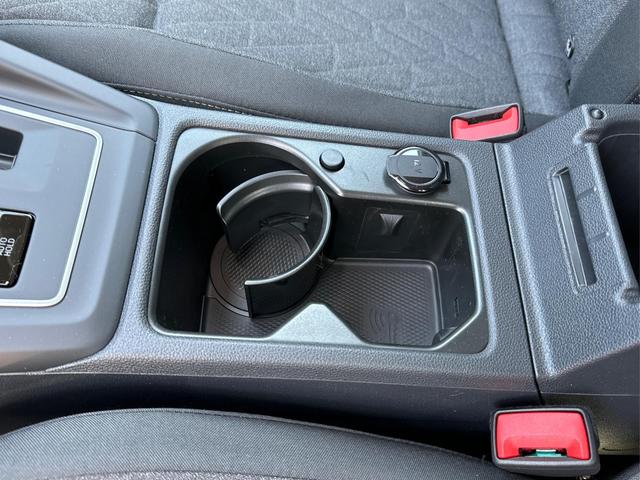 Volkswagen / Golf / Schwarz / / / KAMERA+ACC+LED+SHZ+KLIMA+KESSY