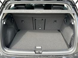 Volkswagen Golf People KAMERA+18"ALU+ACC+LED+SHZ+KLIMA+KESSY+ARTVELOURS 