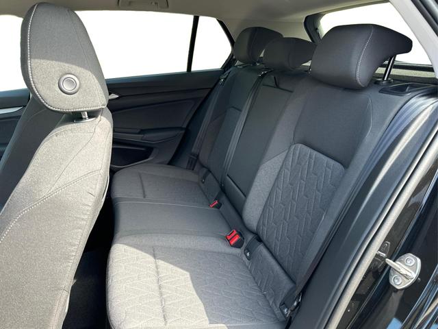 Volkswagen / Golf / Schwarz / / / KAMERA+ACC+LED+SHZ+KLIMA+KESSY