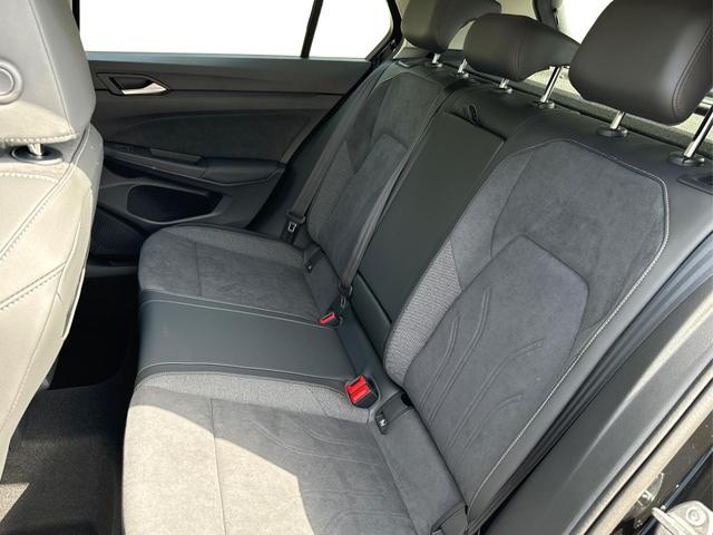 Volkswagen / Golf / Schwarz / / / KAMERA+18 ALU+ACC+LED+SHZ+KLIMA+KESSY+ARTVELOURS