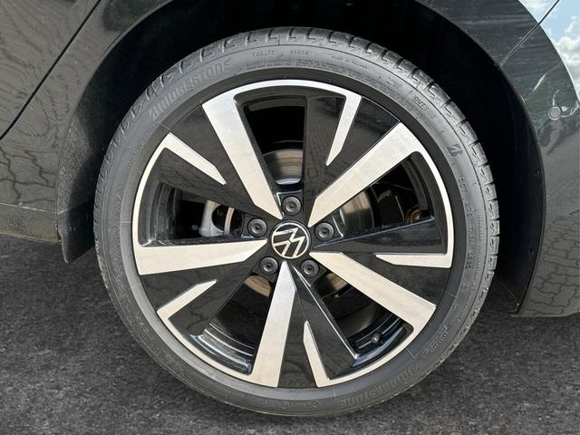 Volkswagen / Golf / Schwarz / / / KAMERA+18 ALU+ACC+LED+SHZ+KLIMA+KESSY+ARTVELOURS