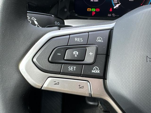 Volkswagen / Golf / Schwarz / / / KAMERA+18 ALU+ACC+LED+SHZ+KLIMA+KESSY+ARTVELOURS