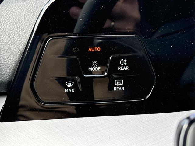 Volkswagen / Golf / Schwarz / / / KAMERA+18 ALU+ACC+LED+SHZ+KLIMA+KESSY+ARTVELOURS
