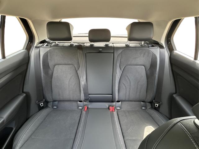 Volkswagen / Golf / Schwarz / / / KAMERA+18 ALU+ACC+LED+SHZ+KLIMA+KESSY+ARTVELOURS