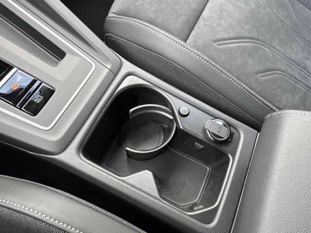 Volkswagen / Golf / Schwarz / / / KAMERA+18 ALU+ACC+LED+SHZ+KLIMA+KESSY+ARTVELOURS
