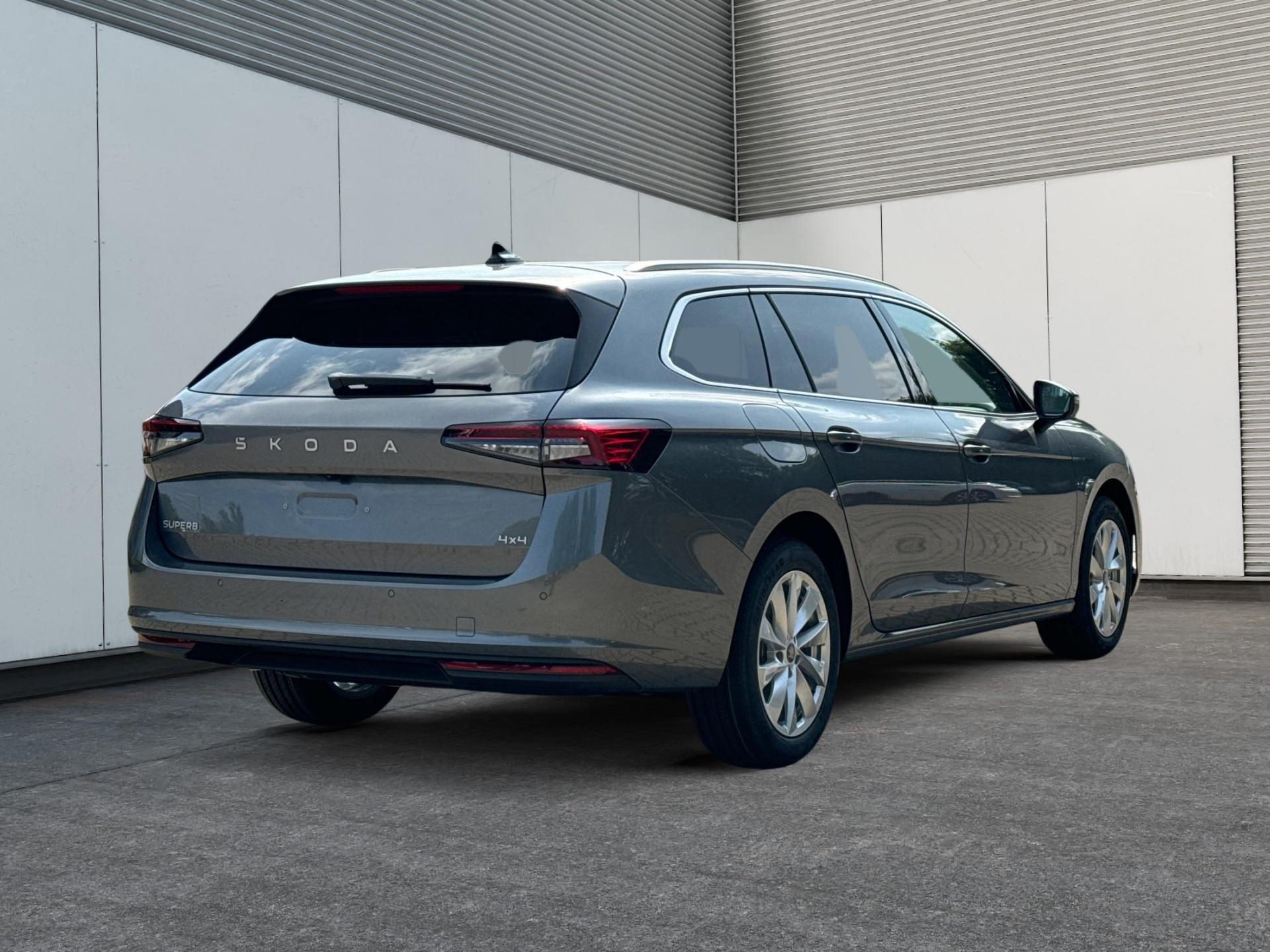 Skoda / Superb Combi /  /  /  / DSG+4WD+NAVI+EL. HECKKL.+SHZ V+H