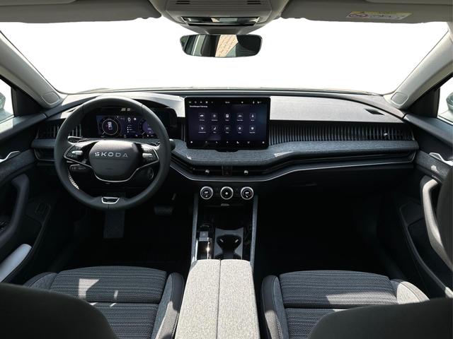 Skoda / Superb Combi / / / / DSG+4WD+NAVI+EL. HECKKL.+SHZ V+H
