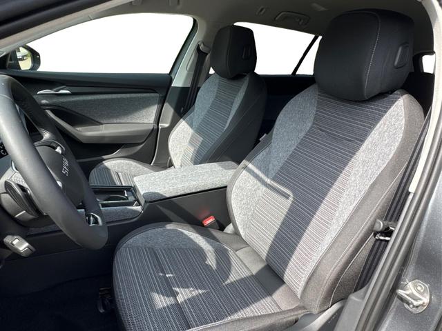 Skoda / Superb Combi / / / / DSG+4WD+NAVI+EL. HECKKL.+SHZ V+H