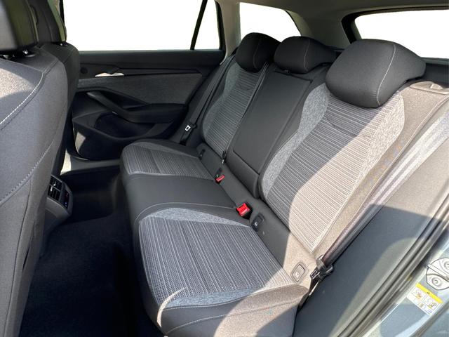 Skoda / Superb Combi / / / / DSG+4WD+NAVI+EL. HECKKL.+SHZ V+H