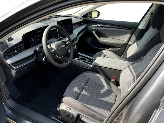 Skoda / Superb Combi / / / / DSG+4WD+NAVI+EL. HECKKL.+SHZ V+H