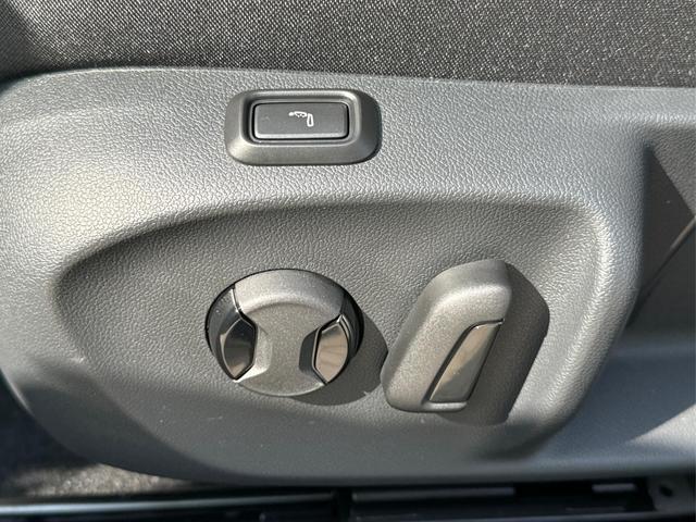 Skoda / Superb Combi / / / / DSG+4WD+NAVI+EL. HECKKL.+SHZ V+H