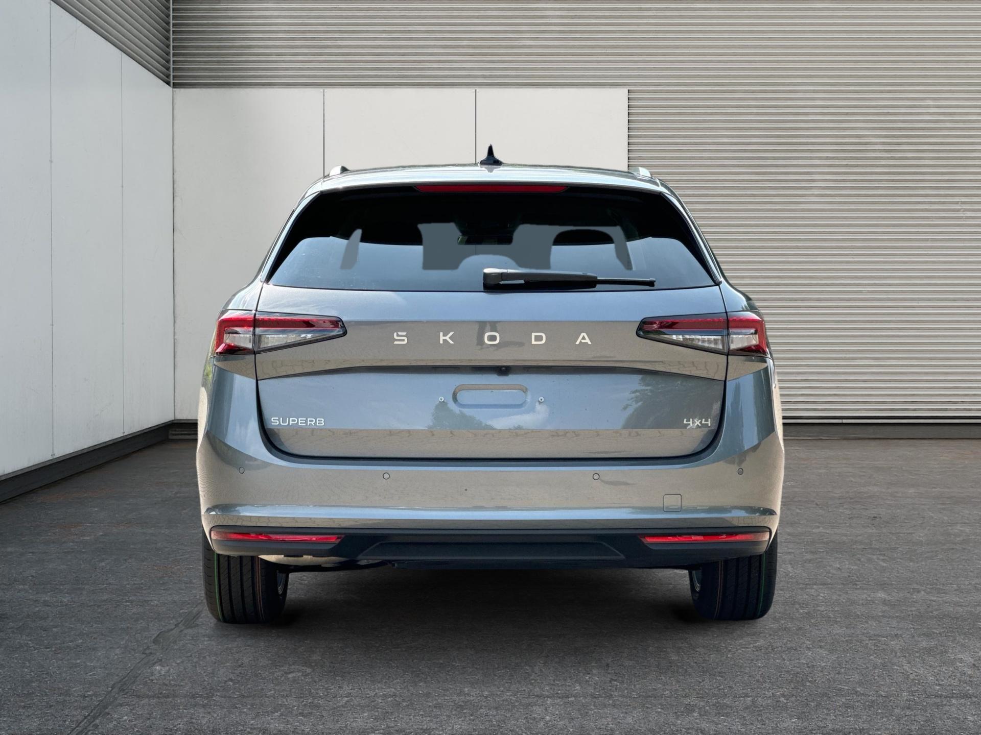 Skoda / Superb Combi /  /  /  / DSG+4WD+NAVI+EL. HECKKL.+SHZ V+H