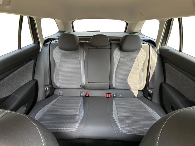 Skoda / Superb Combi / / / / DSG+4WD+NAVI+EL. HECKKL.+SHZ V+H