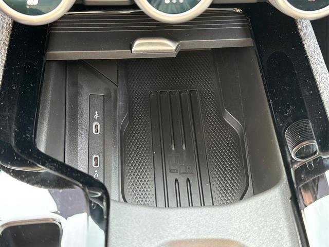 Skoda / Superb Combi / / / / DSG+4WD+NAVI+EL. HECKKL.+SHZ V+H