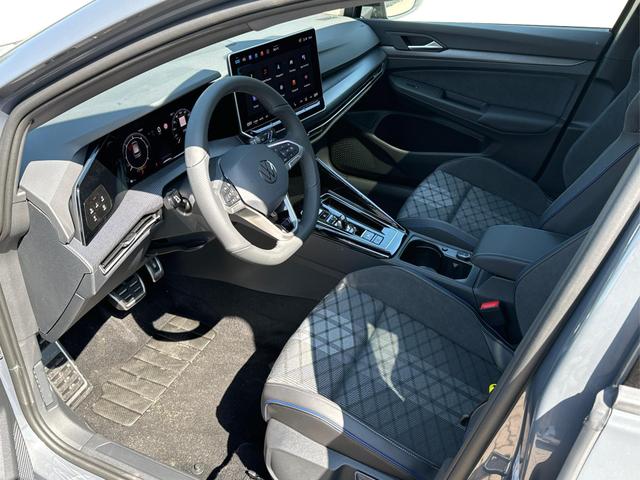 Volkswagen / Golf / Grau / / / PANO+KAMERA+ACC+LED-PLUS+18 ALU+SHZ+KESSY