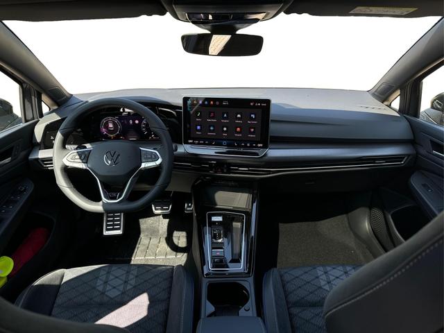 Volkswagen / Golf / Grau / / / PANO+KAMERA+ACC+LED-PLUS+18 ALU+SHZ+KESSY