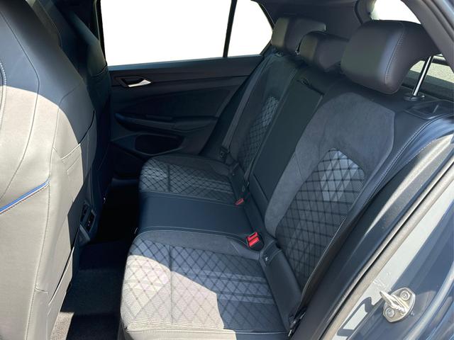 Volkswagen / Golf / Grau / / / PANO+KAMERA+ACC+LED-PLUS+18 ALU+SHZ+KESSY