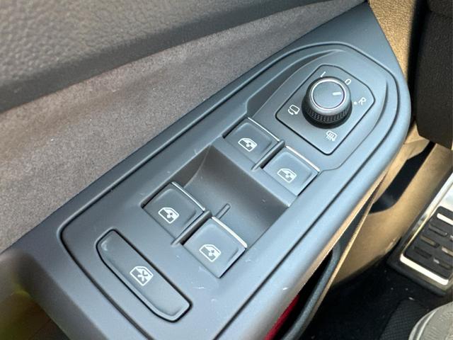 Volkswagen / Golf / Grau / / / PANO+KAMERA+ACC+LED-PLUS+18 ALU+SHZ+KESSY