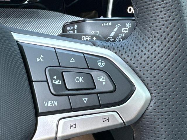 Volkswagen / Golf / Grau / / / PANO+KAMERA+ACC+LED-PLUS+18 ALU+SHZ+KESSY