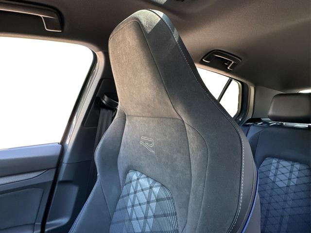 Volkswagen / Golf / Grau / / / PANO+KAMERA+ACC+LED-PLUS+18 ALU+SHZ+KESSY