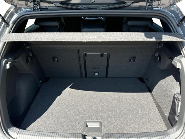Volkswagen / Golf / Grau / / / KAMERA+ACC+LED-PLUS+18 ALU+SHZ+KESSY