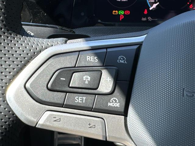 Volkswagen / Golf / Grau / / / KAMERA+ACC+LED-PLUS+18 ALU+SHZ+KESSY