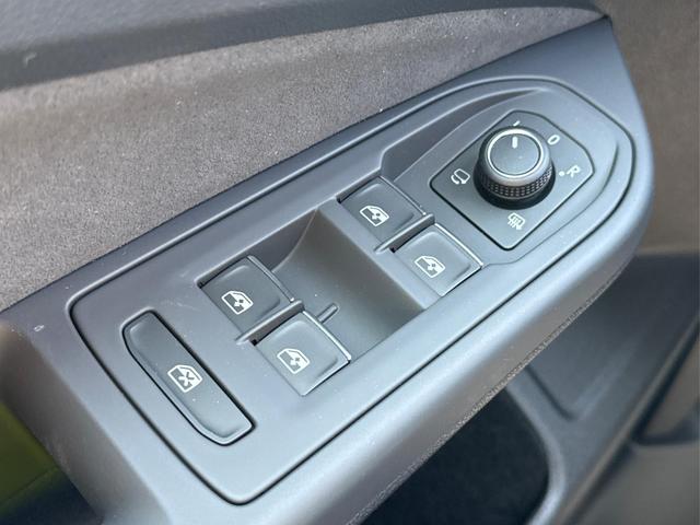 Volkswagen / Golf / Grau / / / KAMERA+ACC+LED-PLUS+18 ALU+SHZ+KESSY