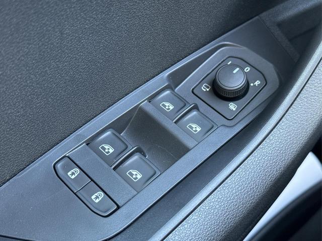 Skoda / Karoq / Silber / / / SHZ+ACC+KESSY+VICO+SMARTLINK+18'' ALU