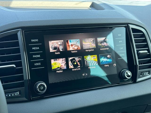 Skoda / Karoq / Silber / / / SHZ+ACC+KESSY+VICO+SMARTLINK+18'' ALU