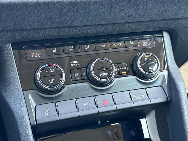 Skoda / Karoq / Silber / / / SHZ+ACC+KESSY+VICO+SMARTLINK+18'' ALU