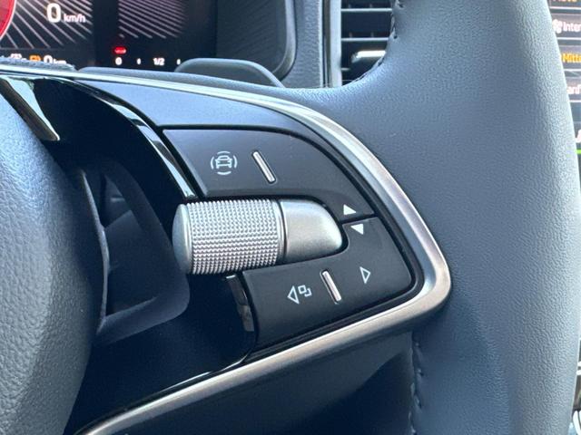 Skoda / Karoq / Silber / / / SHZ+ACC+KESSY+VICO+SMARTLINK+18'' ALU