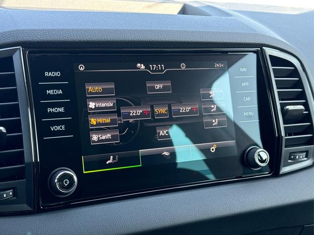 Skoda / Karoq / Silber / / / SHZ+ACC+KESSY+VICO+SMARTLINK+18'' ALU