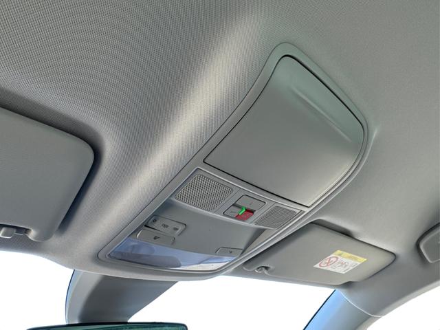 Skoda / Karoq / Silber / / / SHZ+ACC+KESSY+VICO+SMARTLINK+18'' ALU
