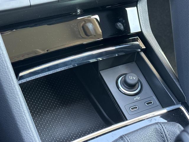Skoda / Karoq / Silber / / / SHZ+ACC+KESSY+VICO+SMARTLINK+18'' ALU