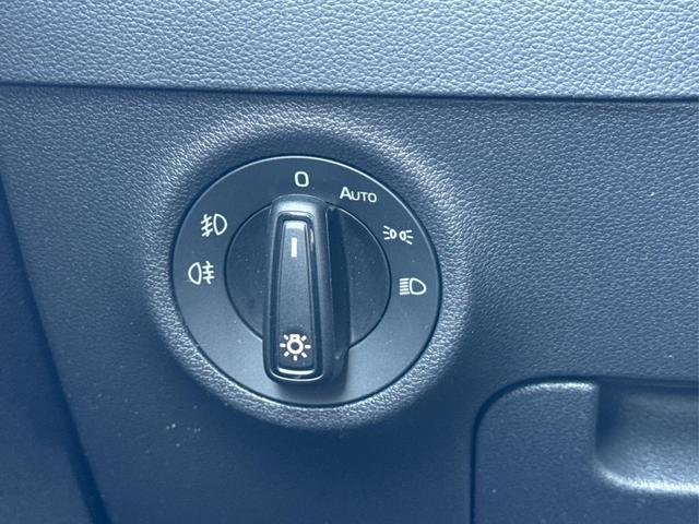 Skoda / Karoq / Silber / / / SHZ+ACC+KESSY+VICO+SMARTLINK+18'' ALU