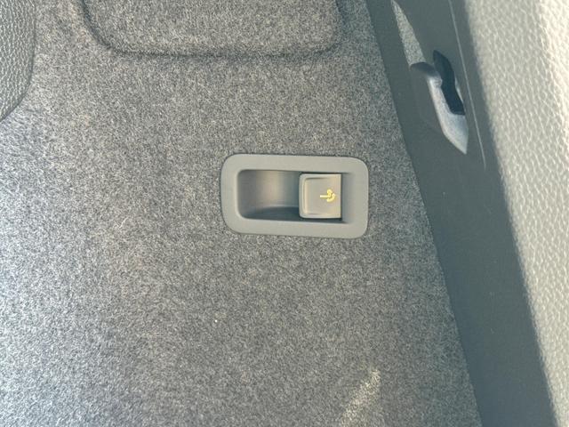 Skoda / Karoq / Schwarz / / / SHZ+ACC+KESSY+VICO+SMARTLINK+18'' ALU