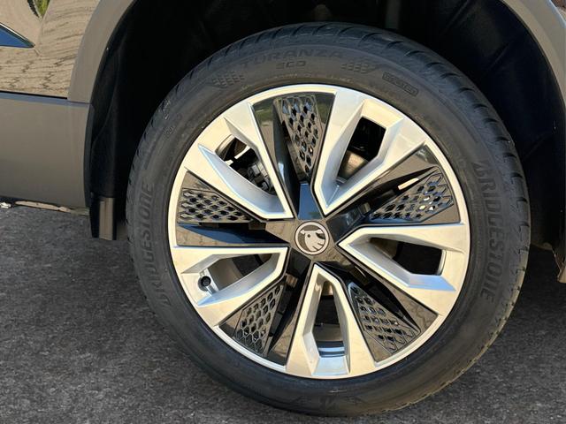 Skoda / Karoq / Schwarz / / / SHZ+ACC+KESSY+VICO+SMARTLINK+18'' ALU