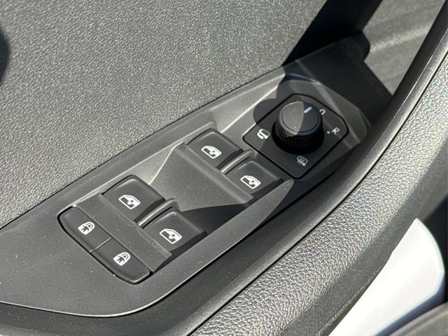 Skoda / Karoq / Schwarz / / / SHZ+ACC+KESSY+VICO+SMARTLINK+18'' ALU