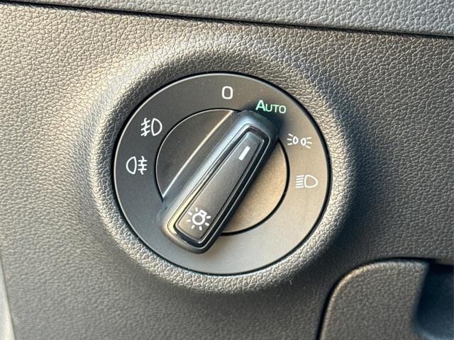 Skoda / Karoq / Schwarz / / / SHZ+ACC+KESSY+VICO+SMARTLINK+18'' ALU