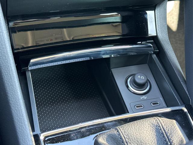 Skoda / Karoq / Schwarz / / / SHZ+ACC+KESSY+VICO+SMARTLINK+18'' ALU