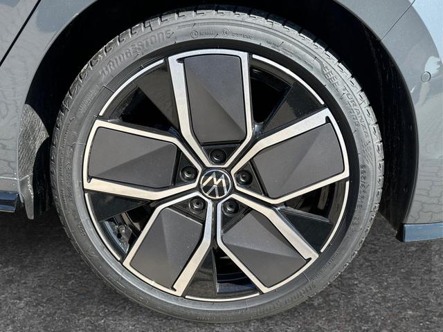 Volkswagen / Golf / Grau / / / KAMERA+ACC+LED-PLUS+18 ALU+SHZ+KESSY
