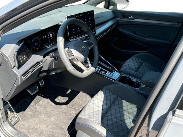 Volkswagen / Golf / Grau / / / KAMERA+ACC+LED-PLUS+18 ALU+SHZ+KESSY