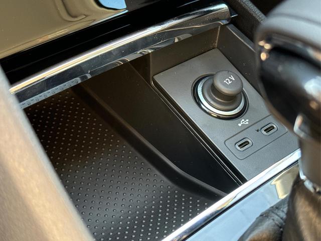 Skoda / Karoq / / / / , Beispielbilder, ggf. teilweise mit Sonderausstattung