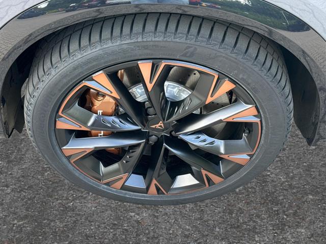 Cupra / Formentor / Grau / / / 4Drive BREMBO+MATRIX+NAVI+SENNHEISER, Beispielbilder, ggf. teilweise mit Sonderausstattung